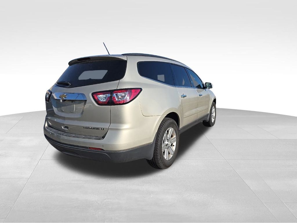 2014 Chevrolet Traverse 2LT photo 4
