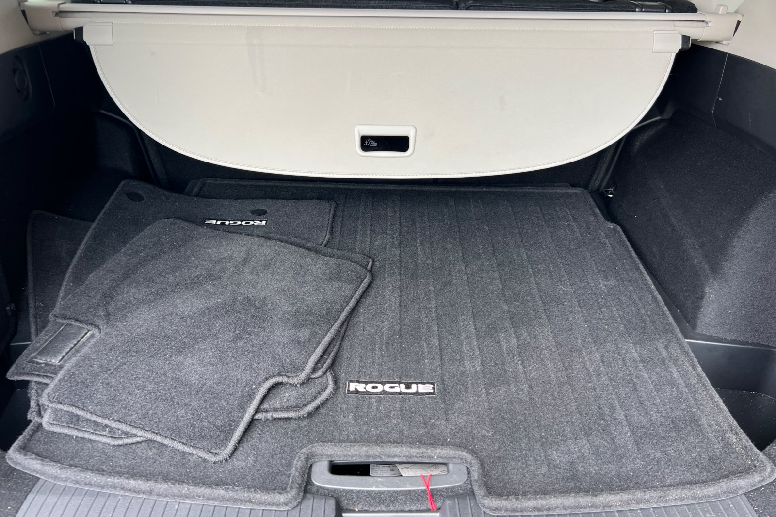 2022 Nissan Rogue SV photo 10