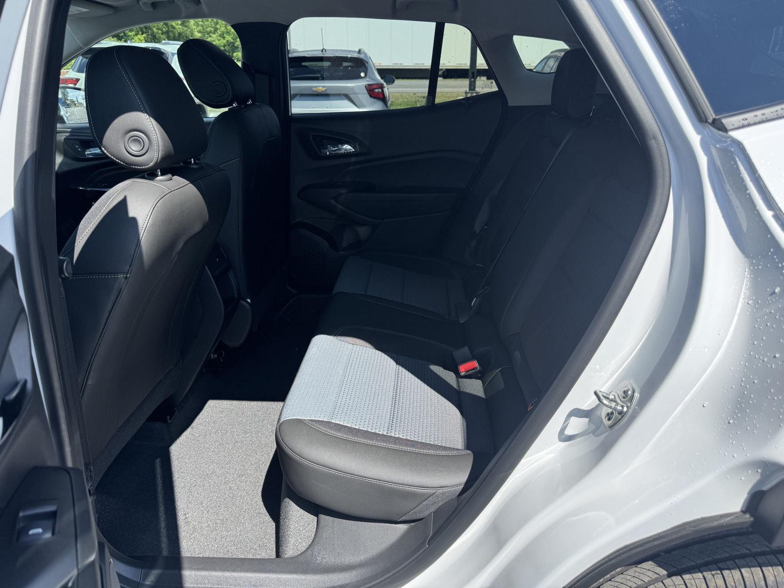 2025 Chevrolet Trax LT photo 18