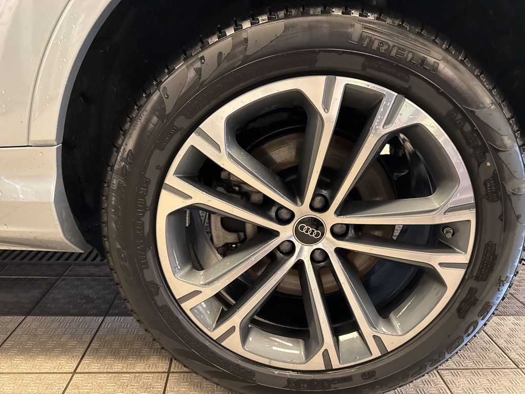 2025 Audi Q7 45 Premium Plus photo 12