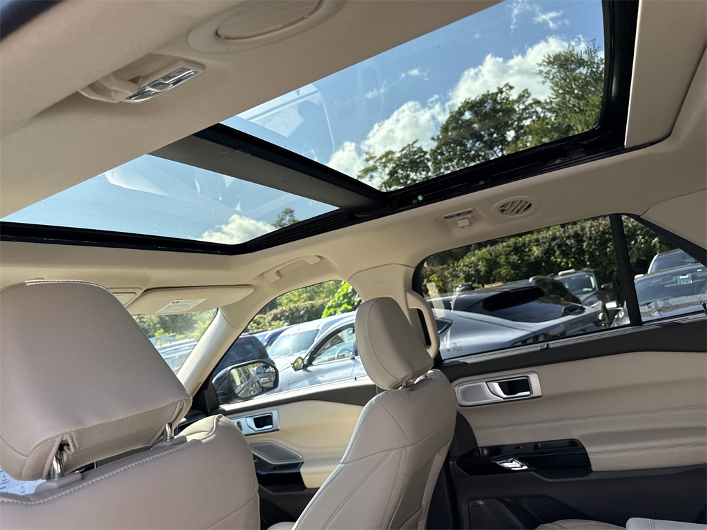 2025 Ford Explorer ST-Line photo 15