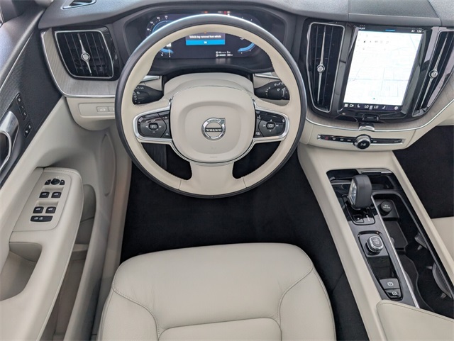2023 Volvo XC60 Recharge Hybrid T8 Plus photo 8
