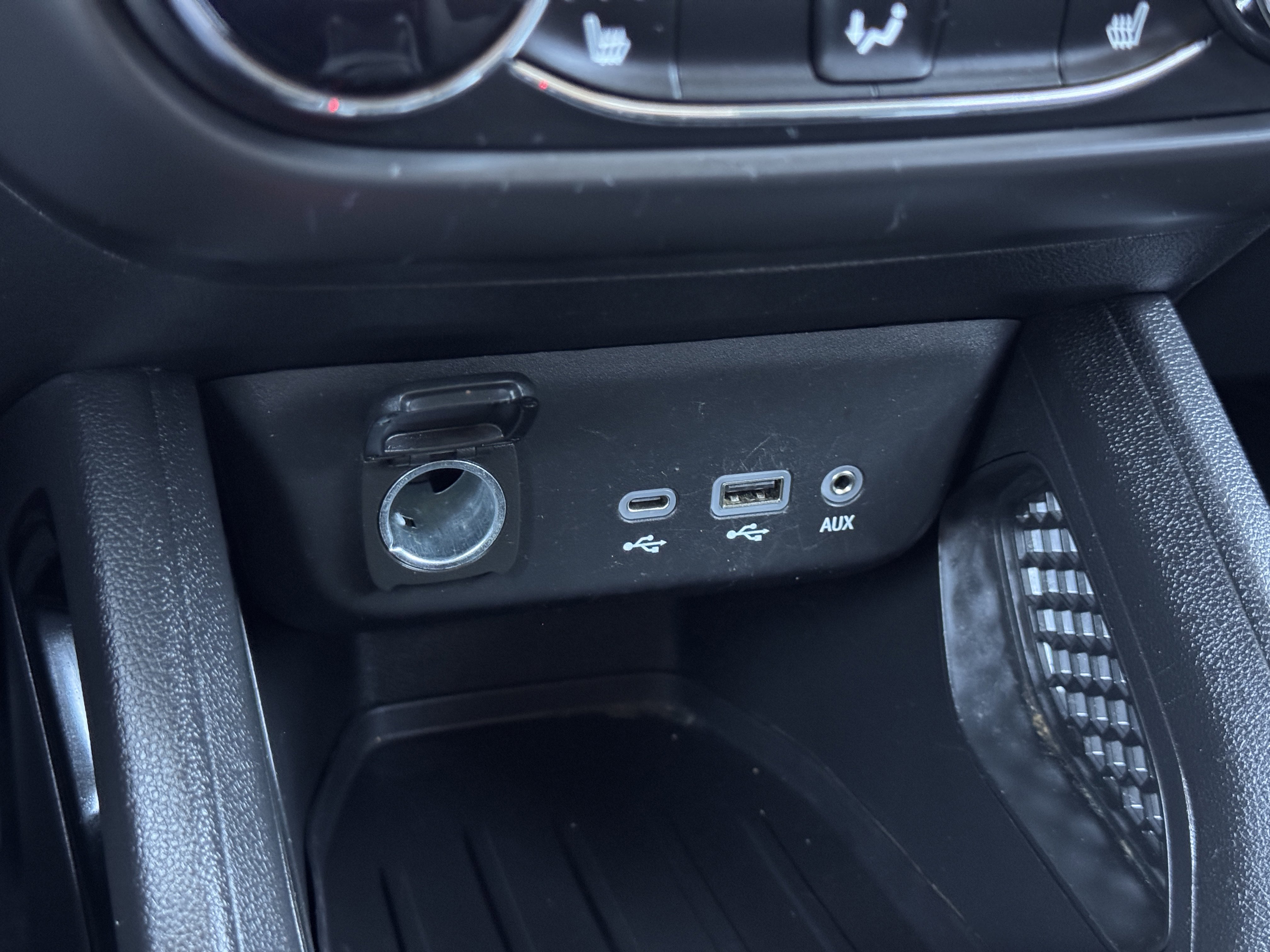 2023 Chevrolet Trailblazer LT photo 3