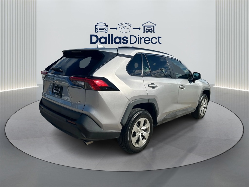 2021 Toyota RAV4 LE photo 5