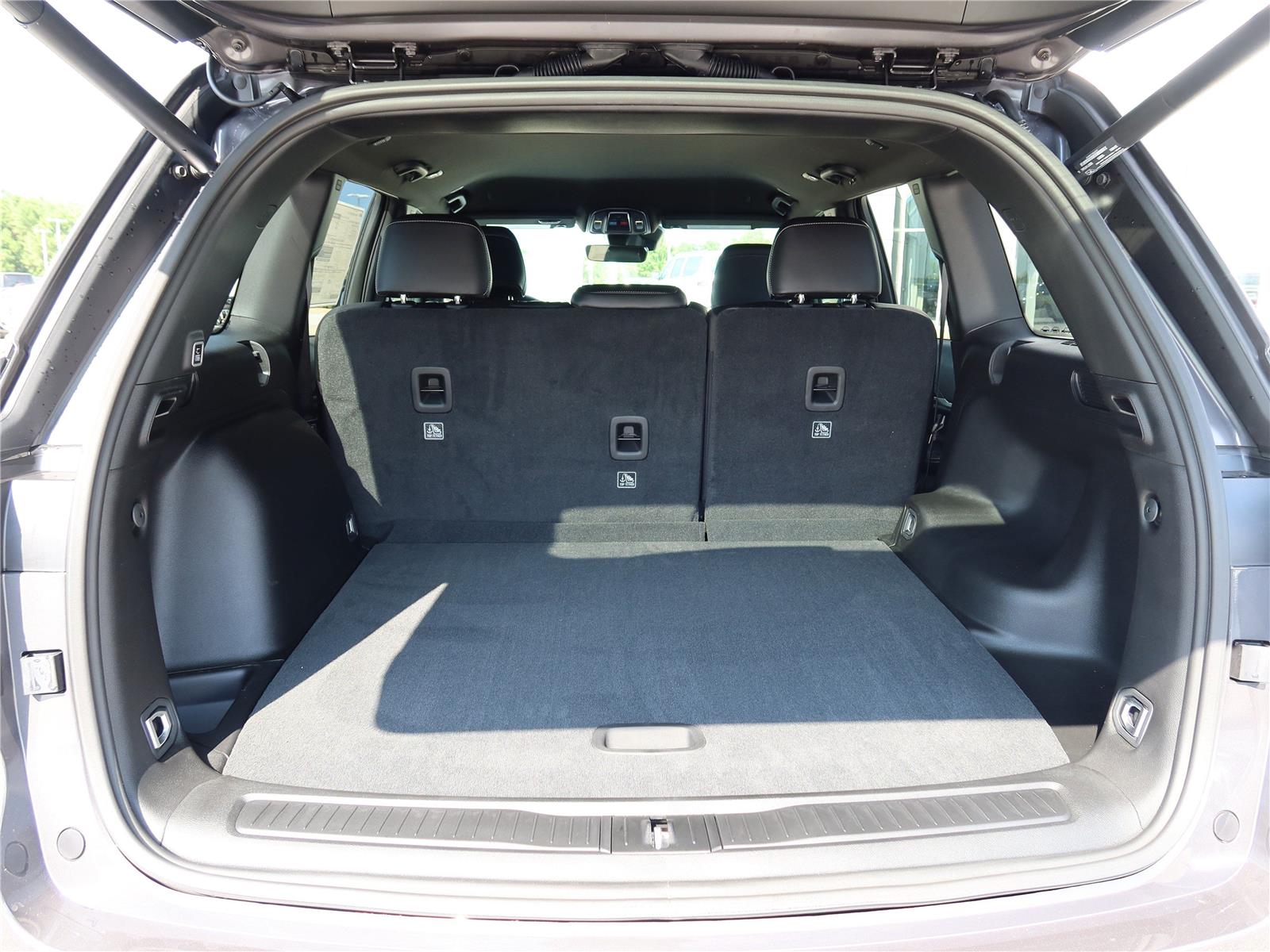 2025 Jeep Grand Cherokee Limited photo 3