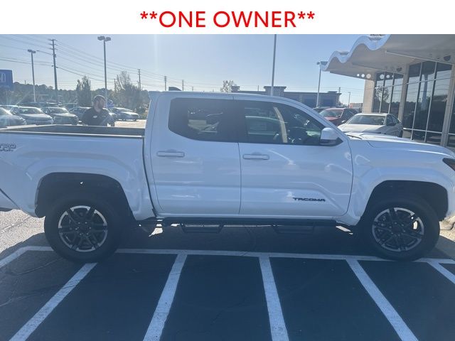 2025 Toyota Tacoma TRD Sport photo 4