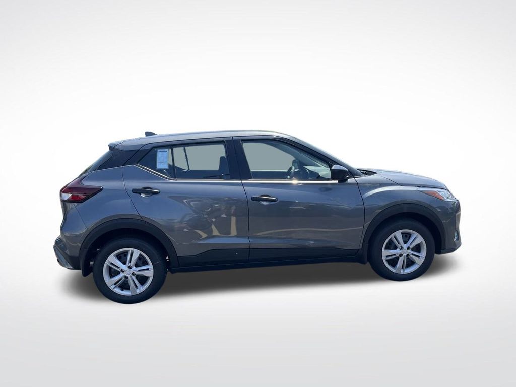 2025 Nissan Kicks Play S photo 4