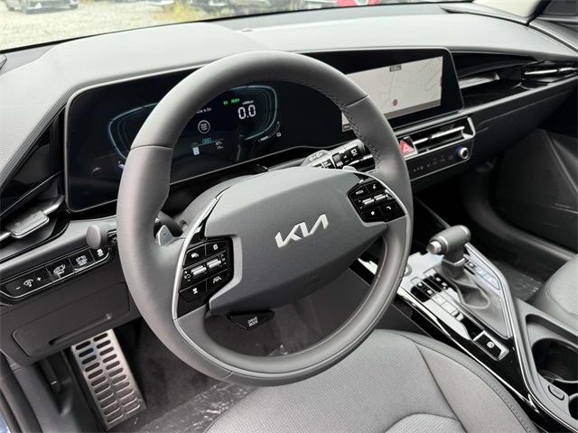 2025 Kia Niro SX Touring photo 2