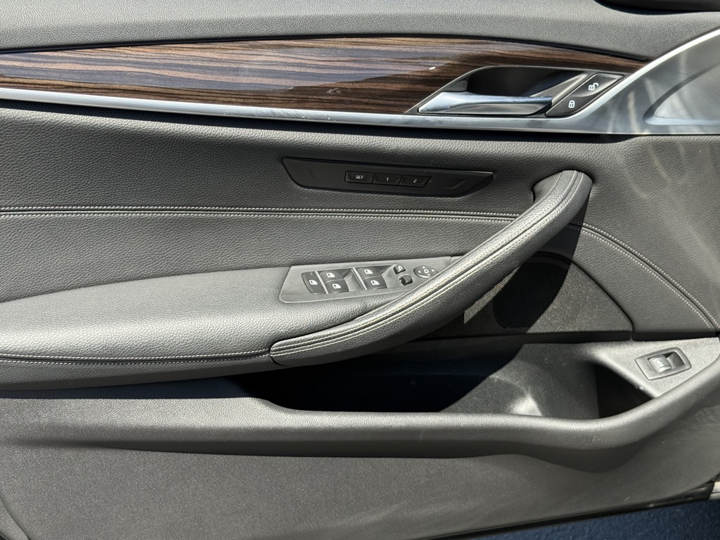 2019 Bmw 540i Sedan photo 16
