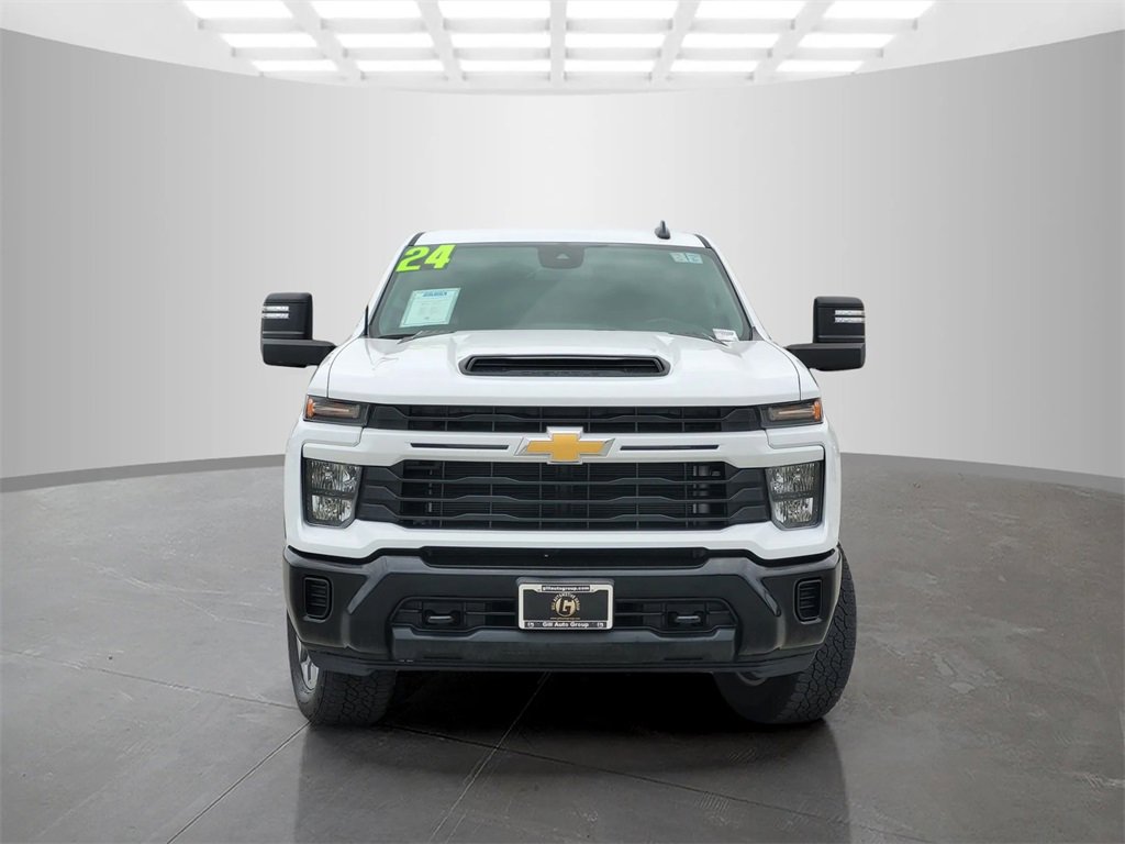 2024 Chevrolet Silverado 2500HD Custom photo 2