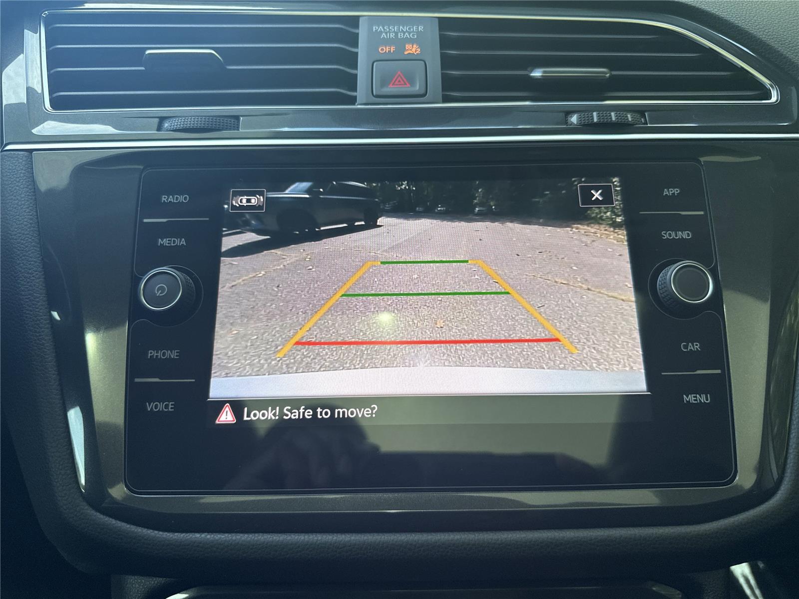 2023 Volkswagen Tiguan SE photo 18