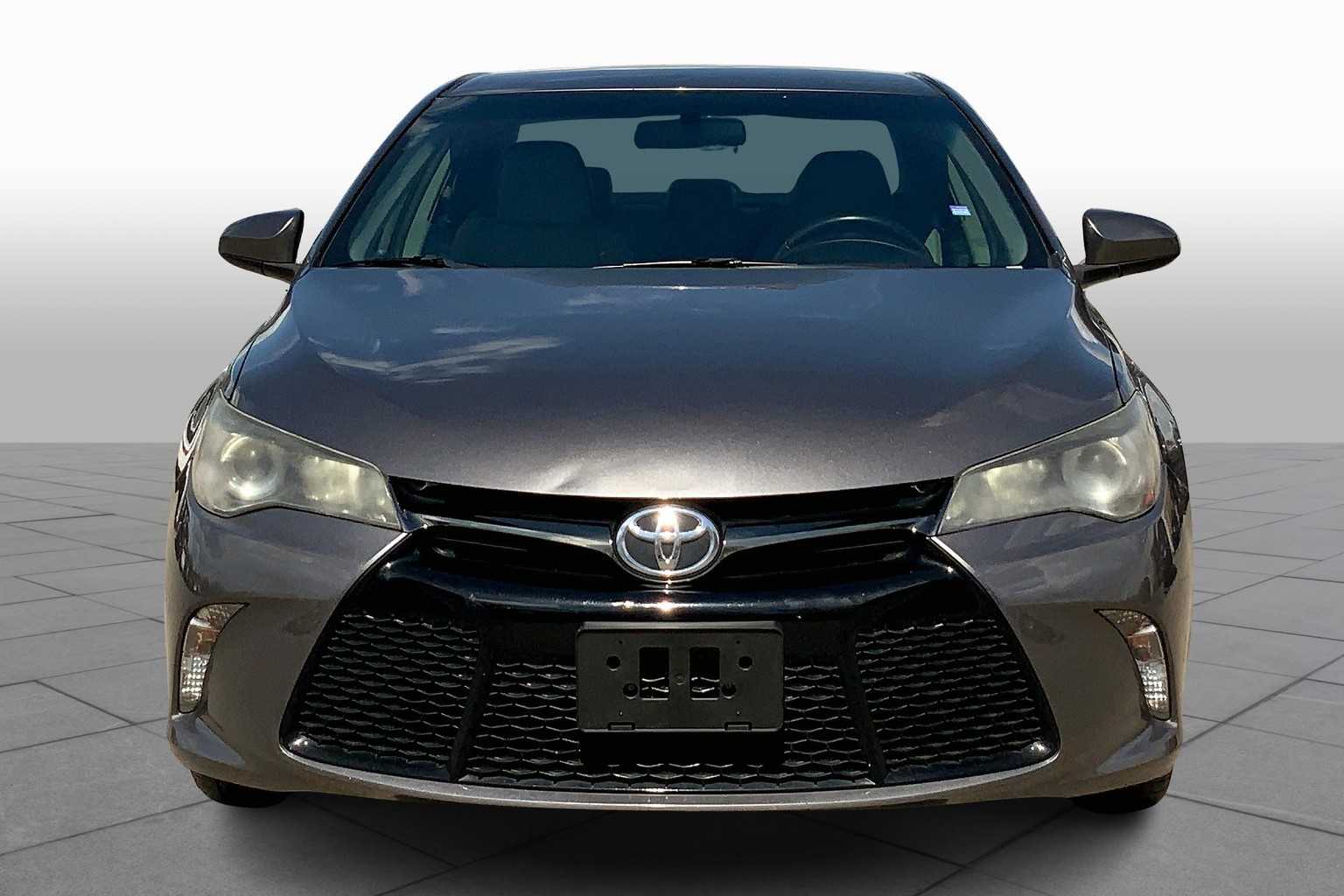 2017 Toyota Camry SE photo 3