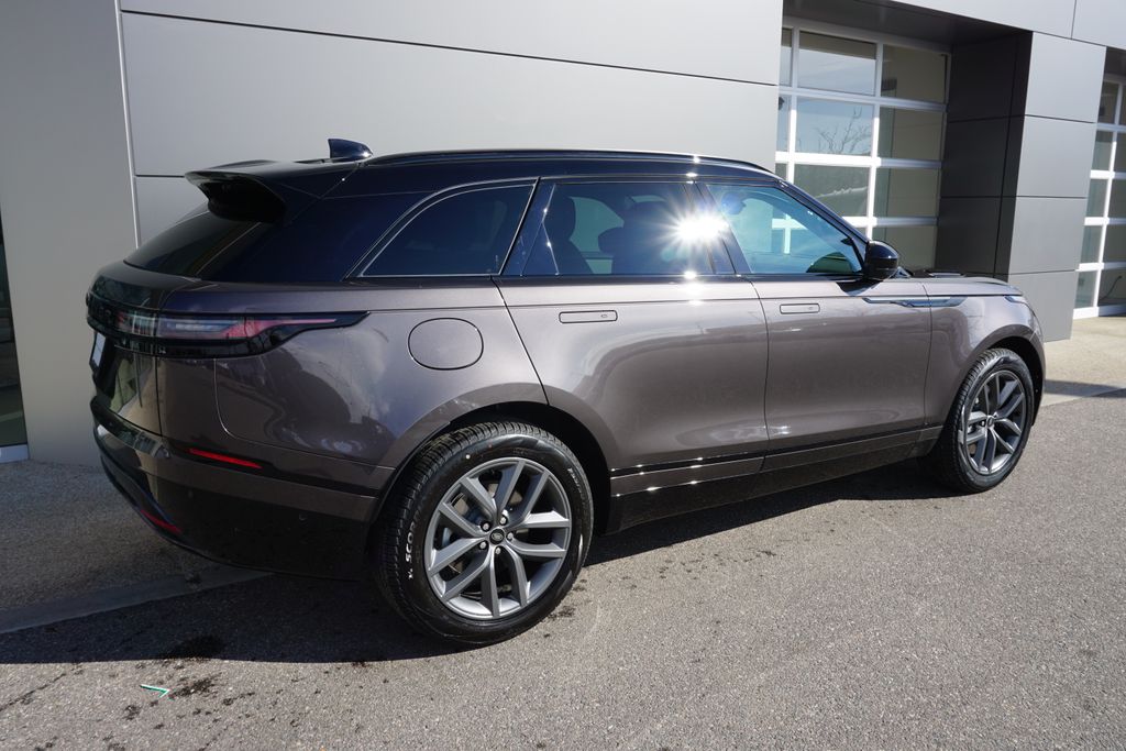 2026 Land Rover Range Rover Velar SE photo 4