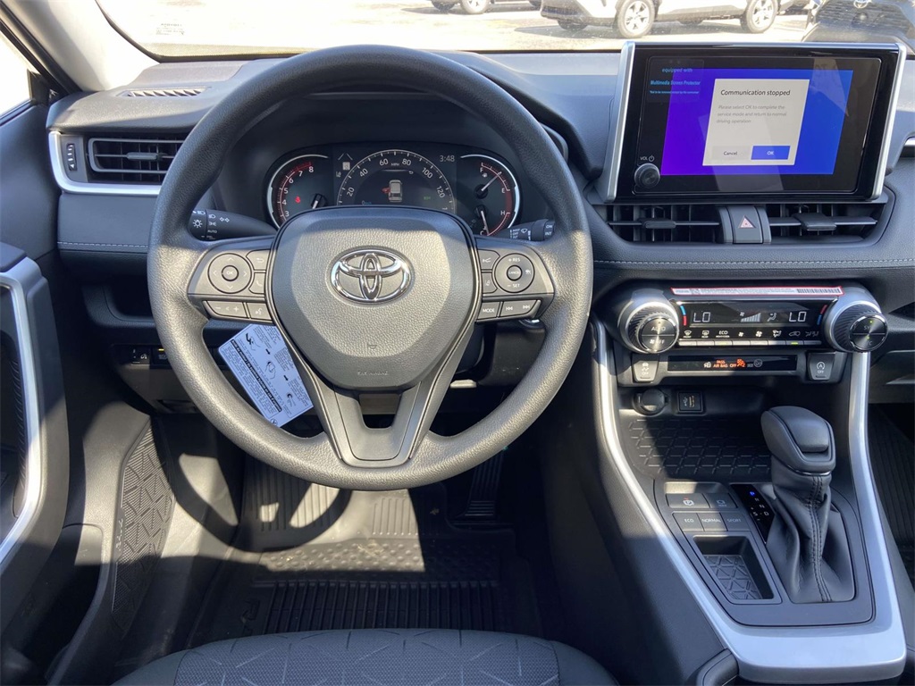 2025 Toyota RAV4 XLE photo 7