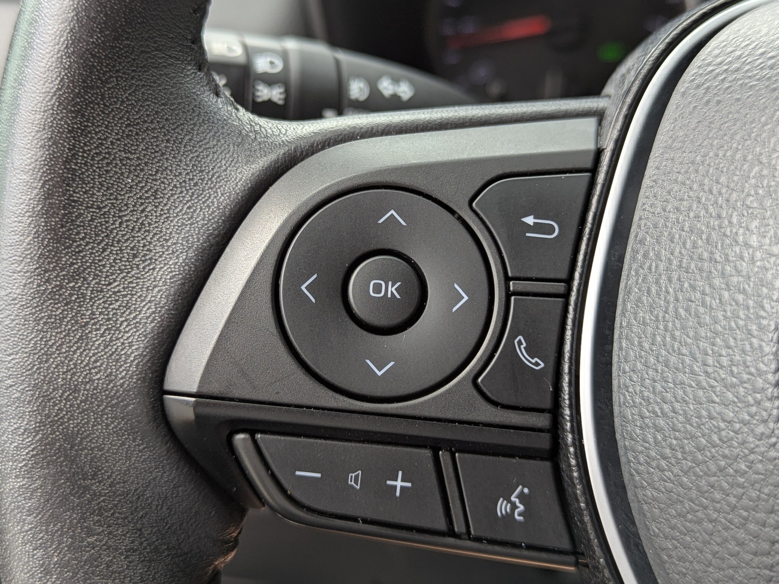 2021 Toyota RAV4 XLE Premium photo 24