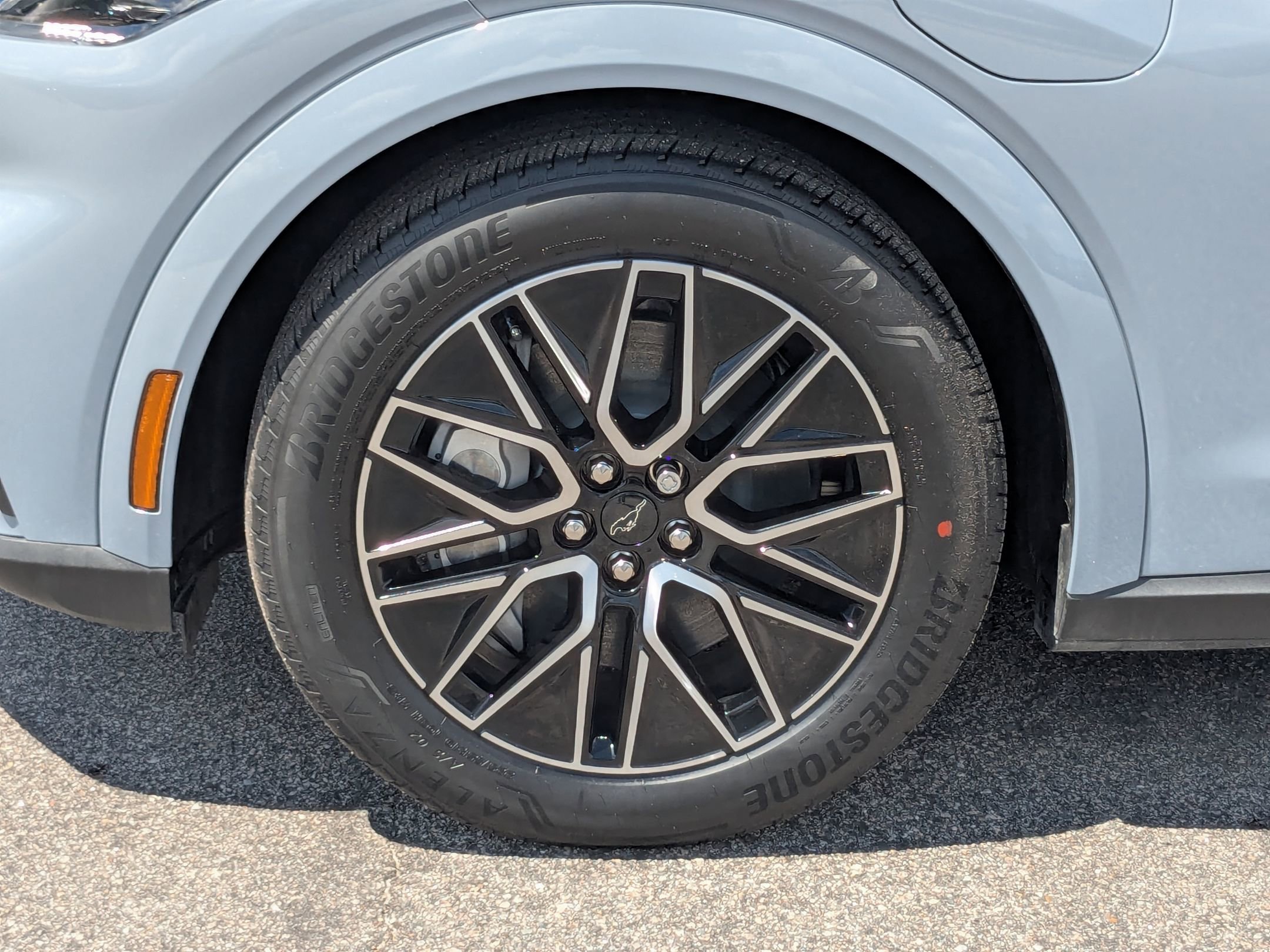 2025 Ford Mustang Mach-E Premium photo 3
