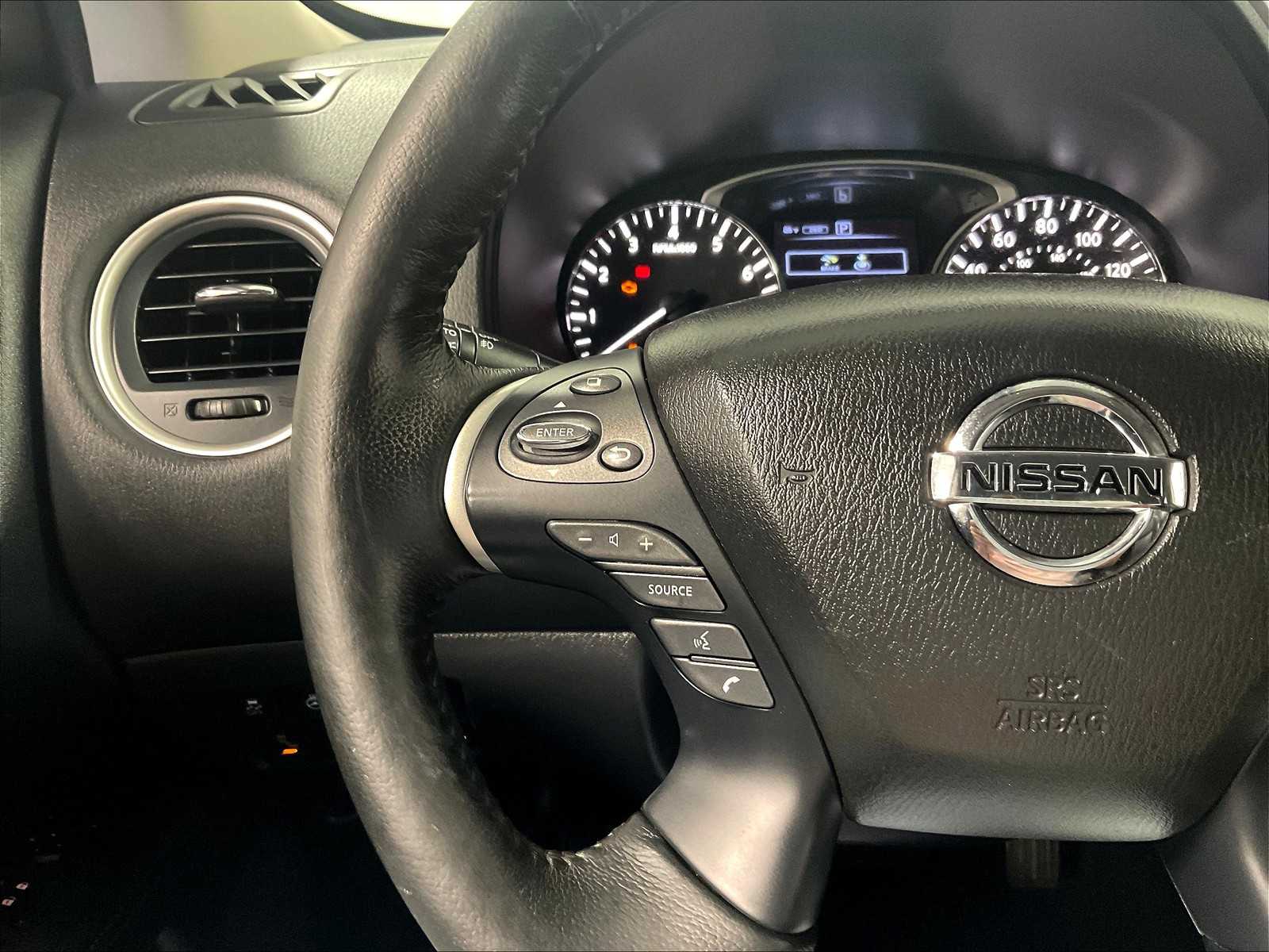2019 Nissan Pathfinder SL photo 23