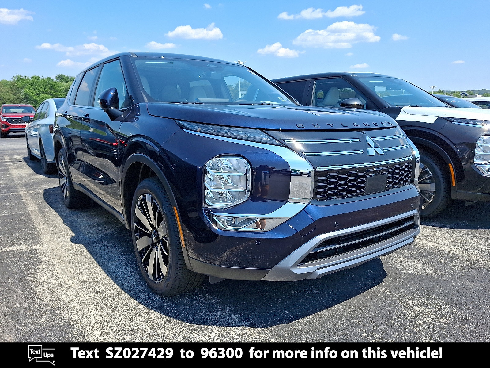 2025 Mitsubishi Outlander SE's photo