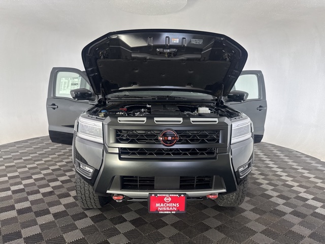 2025 Nissan Frontier PRO-4X photo 9
