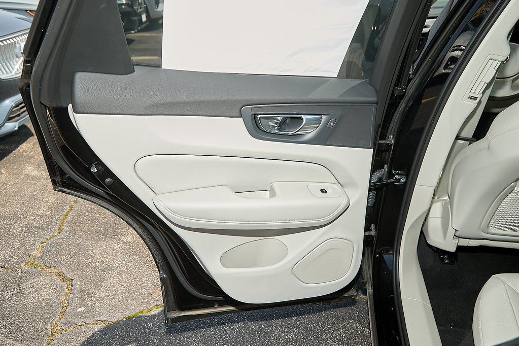 2025 VOLVO XC60 - Image 15