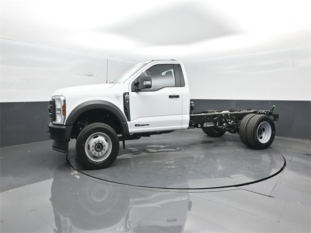 2025 Ford F-600 photo 3