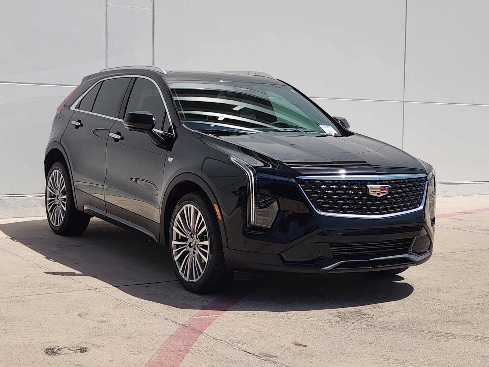 2025 Cadillac XT4 Premium Luxury photo 2