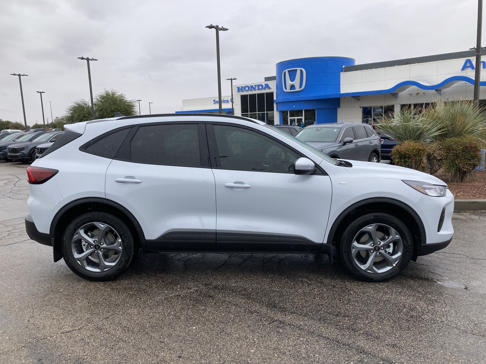 2025 Ford Escape ST-Line Select photo 3