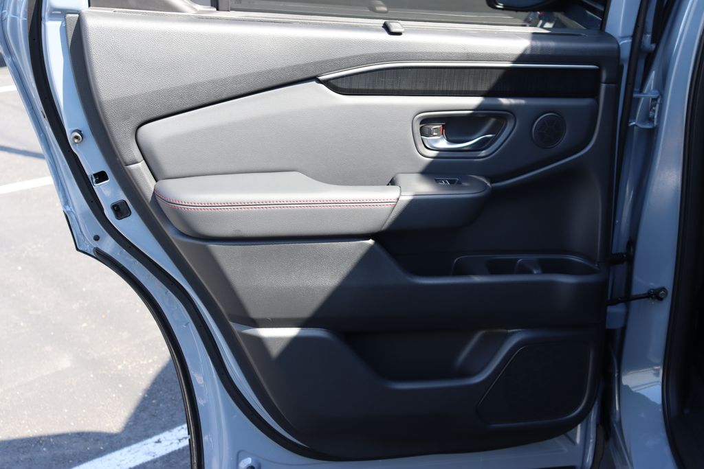 2025 Honda Pilot Black Edition photo 10