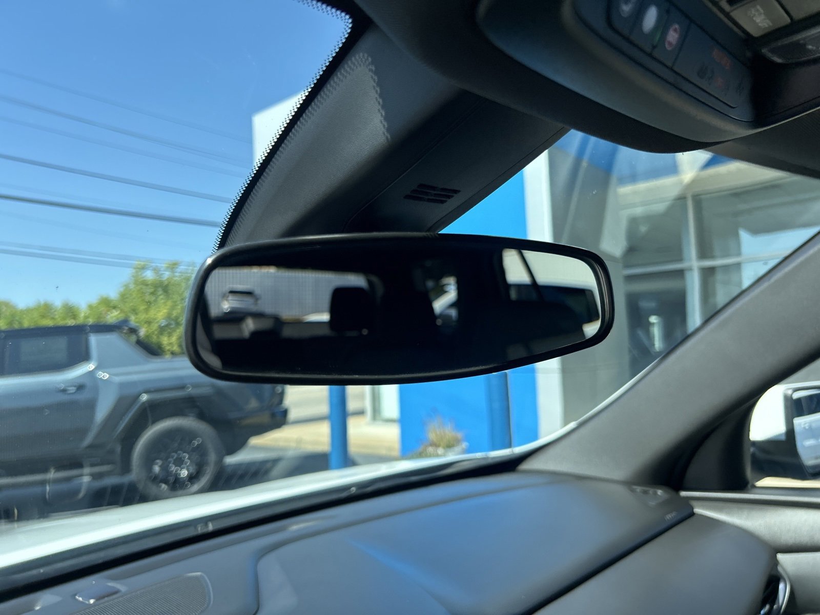2023 Chevrolet Traverse Cloth photo 27