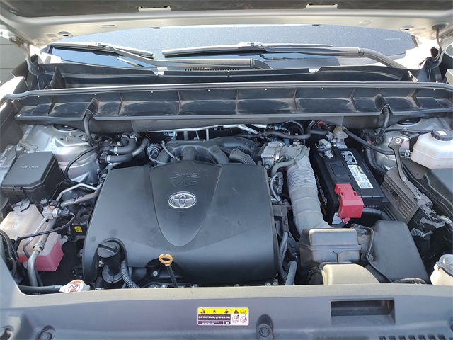 2021 Toyota Highlander LE photo 16