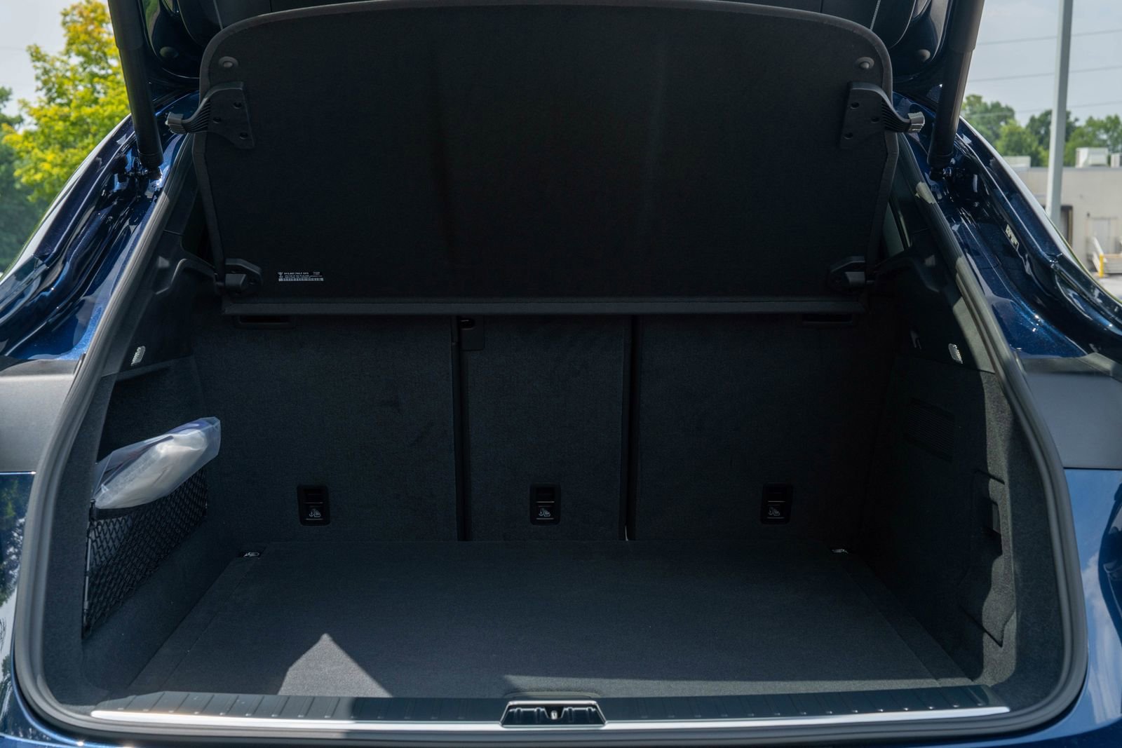 2025 Porsche Cayenne Base photo 16