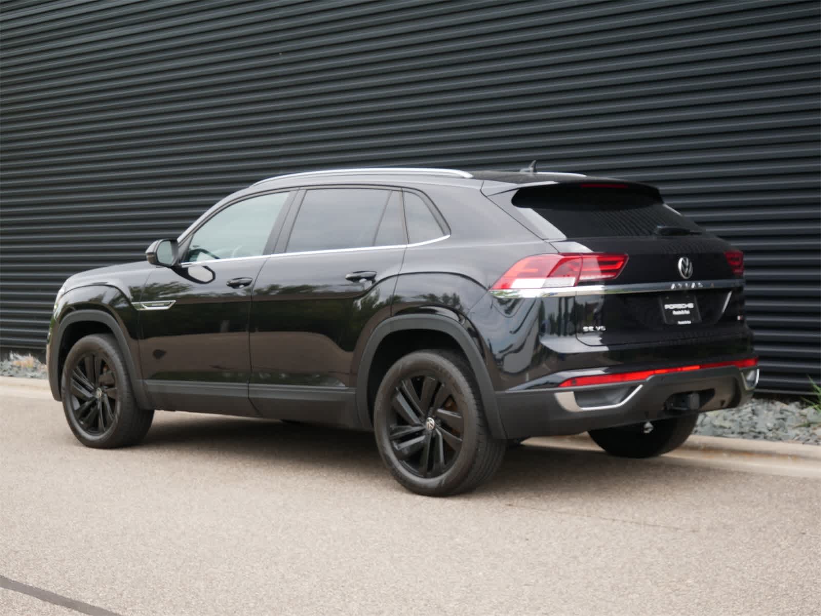 2022 Volkswagen Atlas Cross Sport V6 SE Technology photo 3
