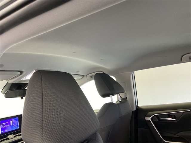 2024 Toyota RAV4 XLE photo 31