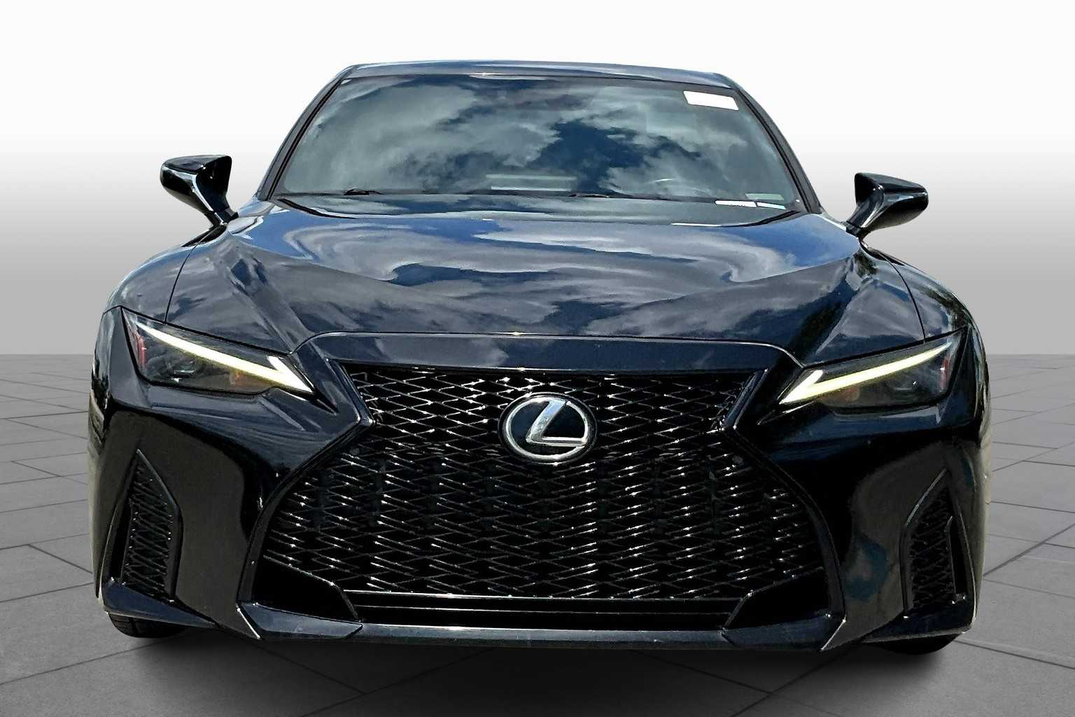 2022 Lexus IS 350 F SPORT photo 3
