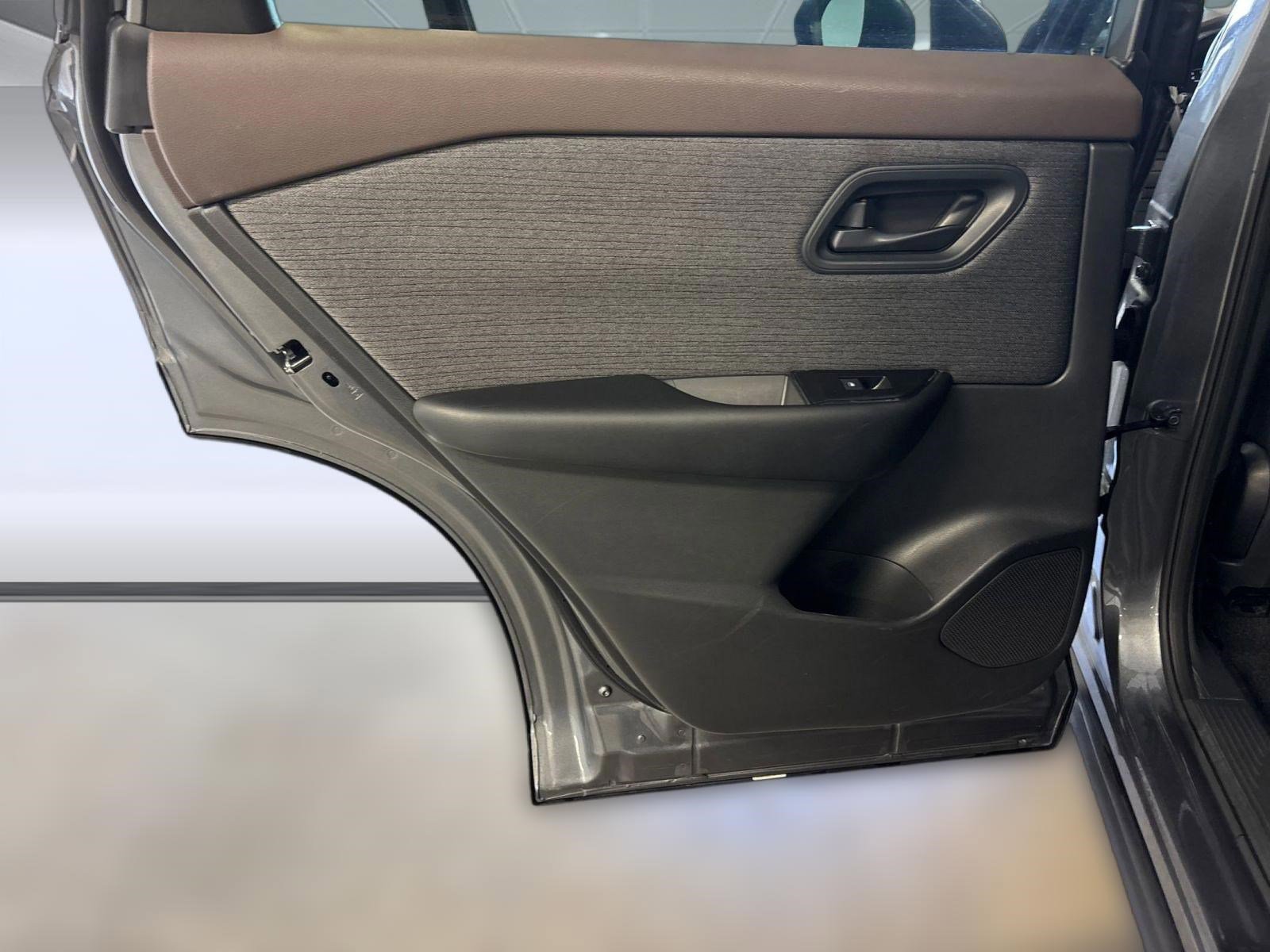 2023 Nissan Rogue S photo 34