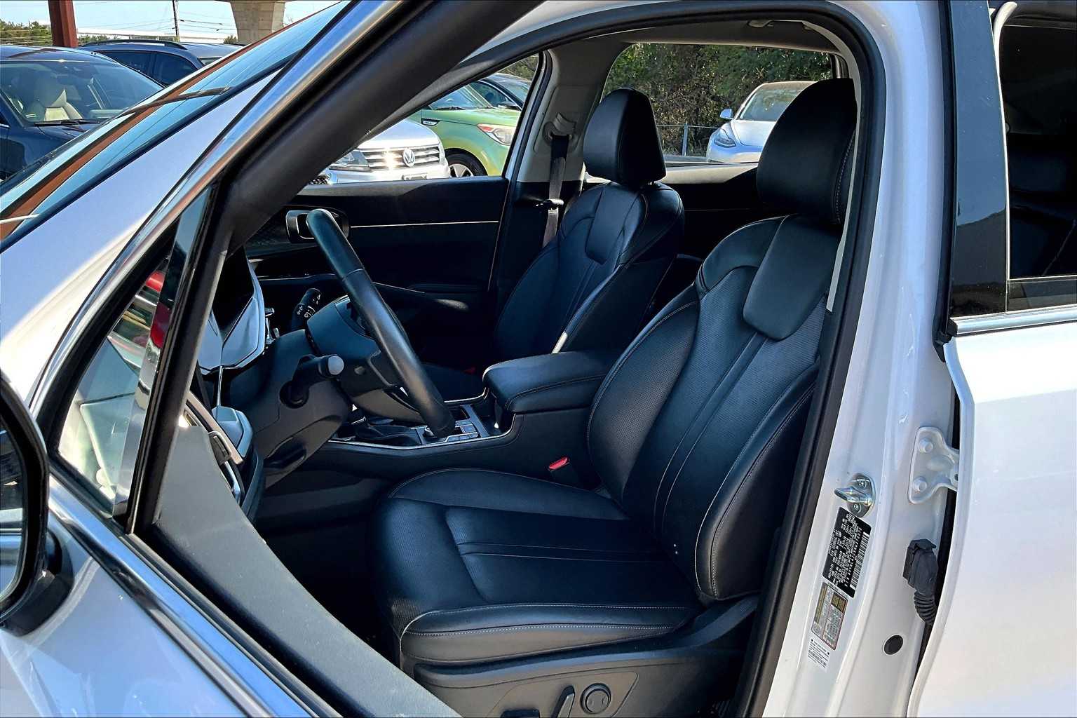 2024 Kia Sorento S photo 7