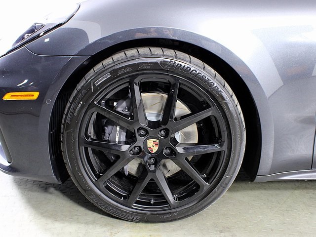 2025 Porsche Panamera 4 photo 12