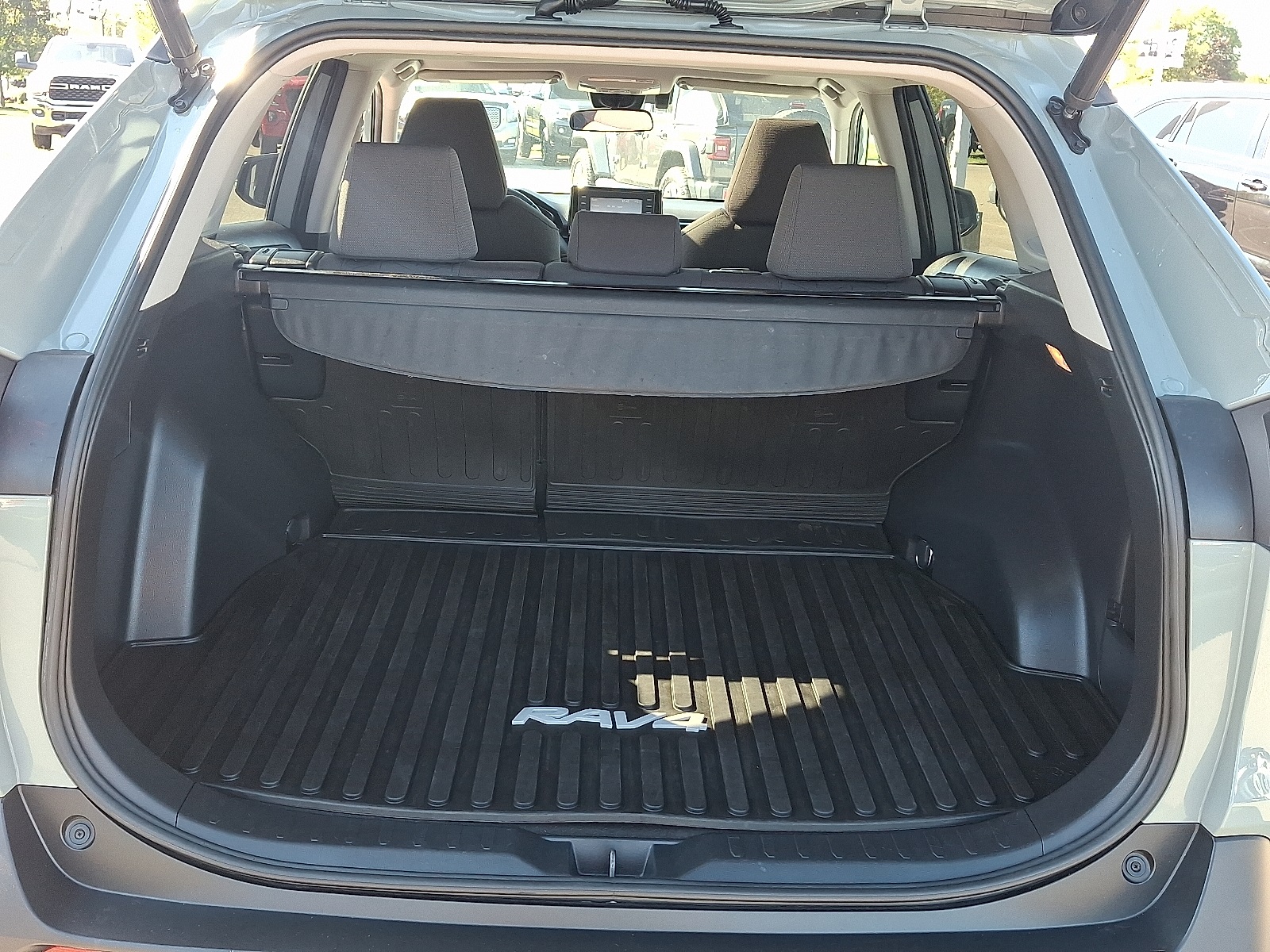 2019 Toyota RAV4 XLE photo 25
