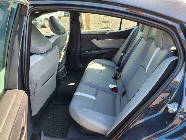 2025 Toyota Camry SE photo 7