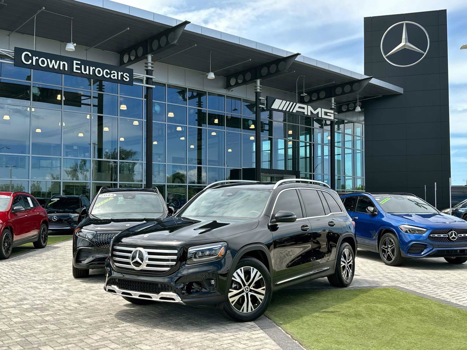 2025 Mercedes-Benz GLB Base's photo