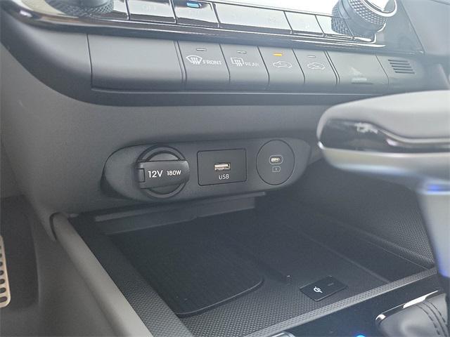 2025 Hyundai Elantra SEL Sport photo 13