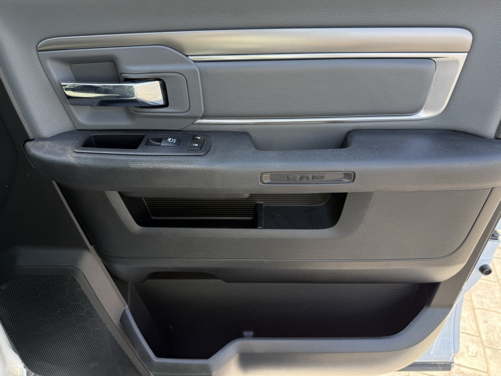 2021 Ram 1500 Classic SLT photo 8