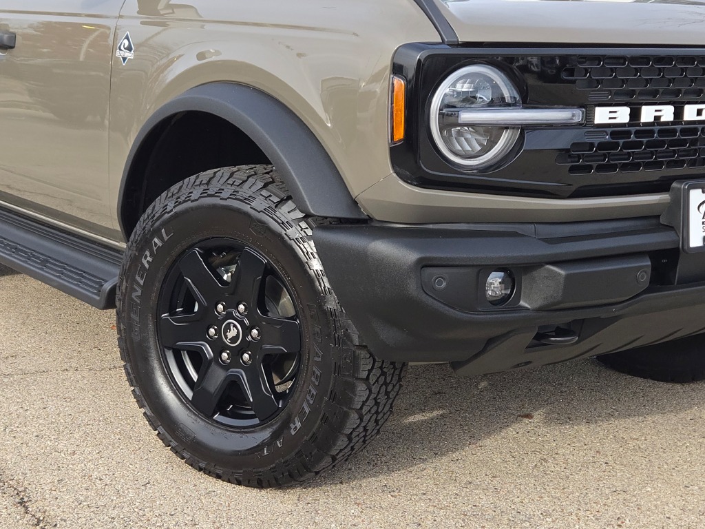 2025 Ford Bronco Outer Banks photo 3