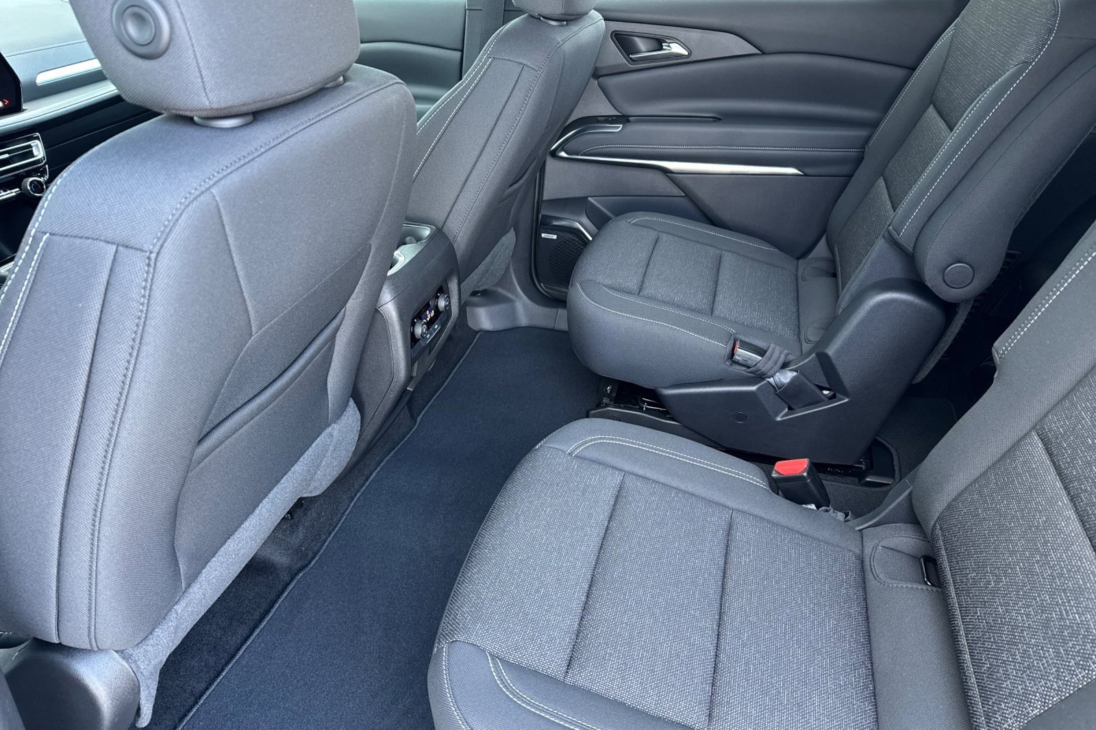 2025 Chevrolet Traverse photo 10