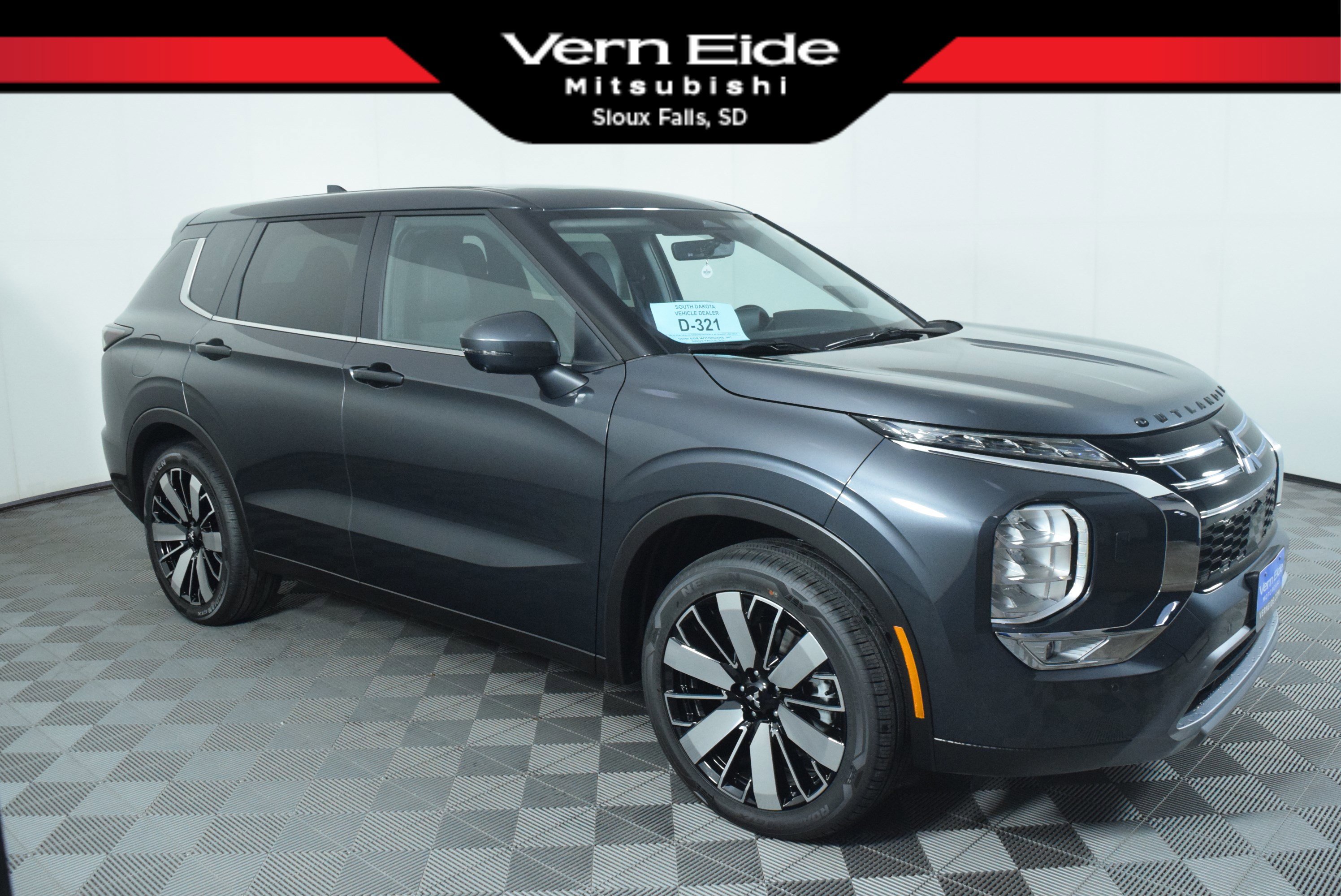 2025 Mitsubishi Outlander SE's photo