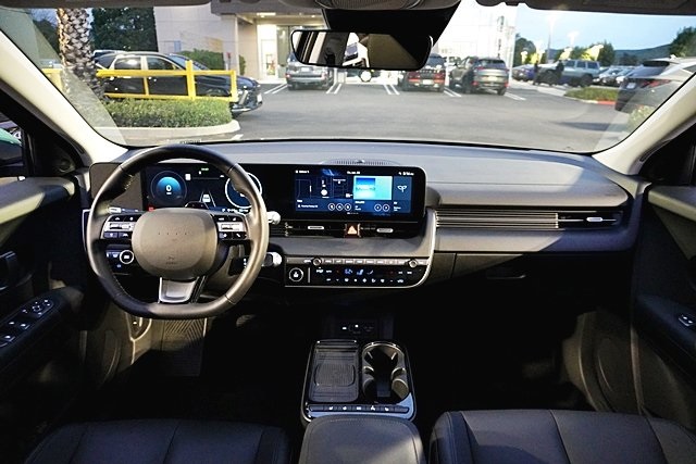 Used 2025 Green Hyundai SEL image 22