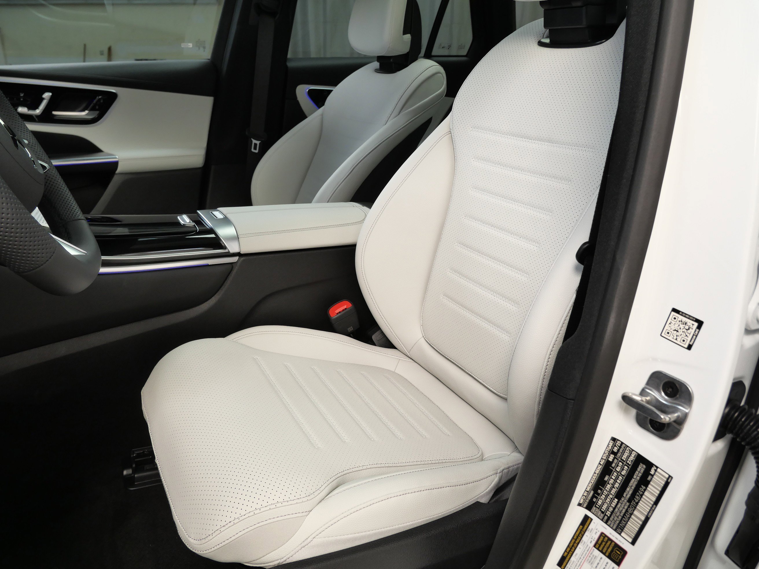 2026 Mercedes Benz GLC 300 4MATIC photo 2