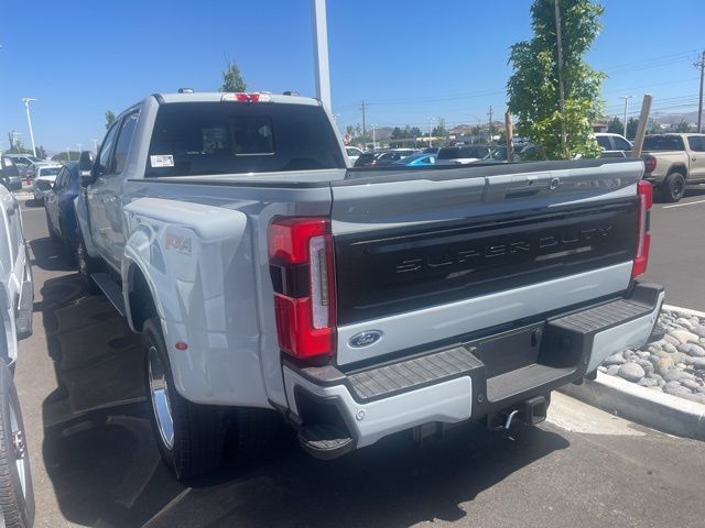 2025 Ford F-450 photo 4