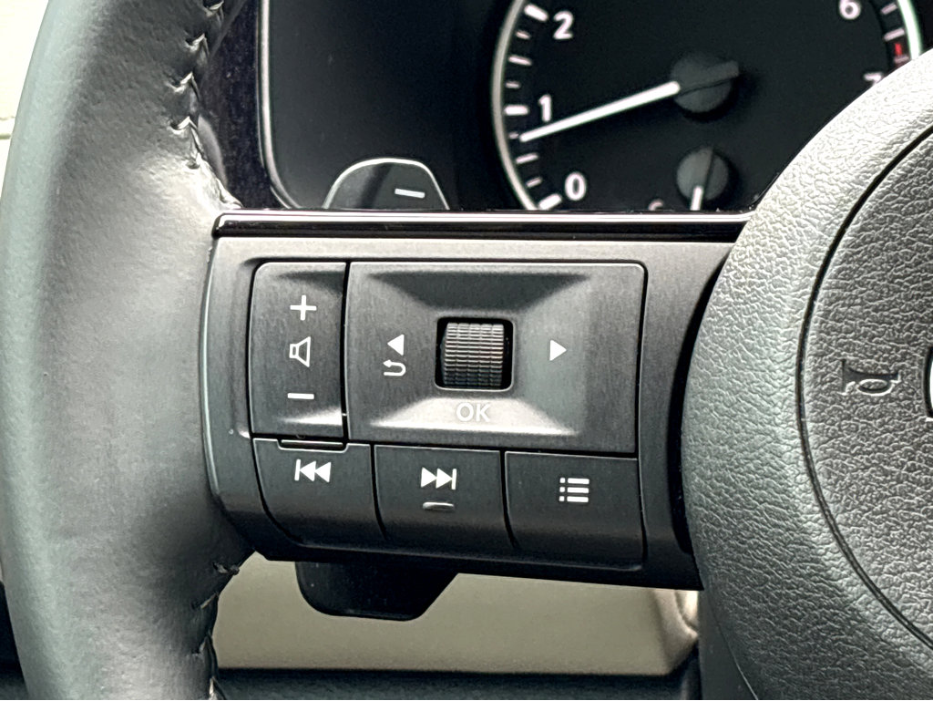 2023 Nissan Pathfinder SL photo 12