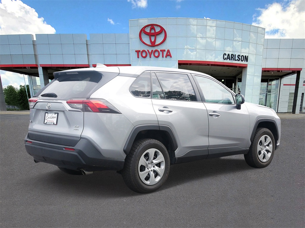 2022 Toyota RAV4 LE Sport photo 4